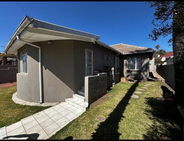 8 BEDROOM HOUSE FOR SALE IN ORANGE GROVE